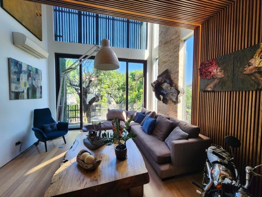 ELEGANT CORNER RESIDENCE IN ST. IGNATIUS VILLAGE, QUEZON CITY — photo 3 of 3