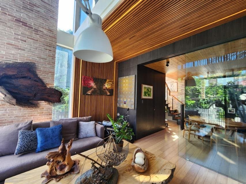 ELEGANT CORNER RESIDENCE IN ST. IGNATIUS VILLAGE, QUEZON CITY — photo 2 of 3